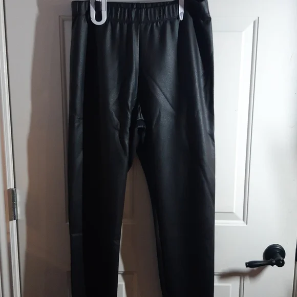 Pants - Picture 2 of 7